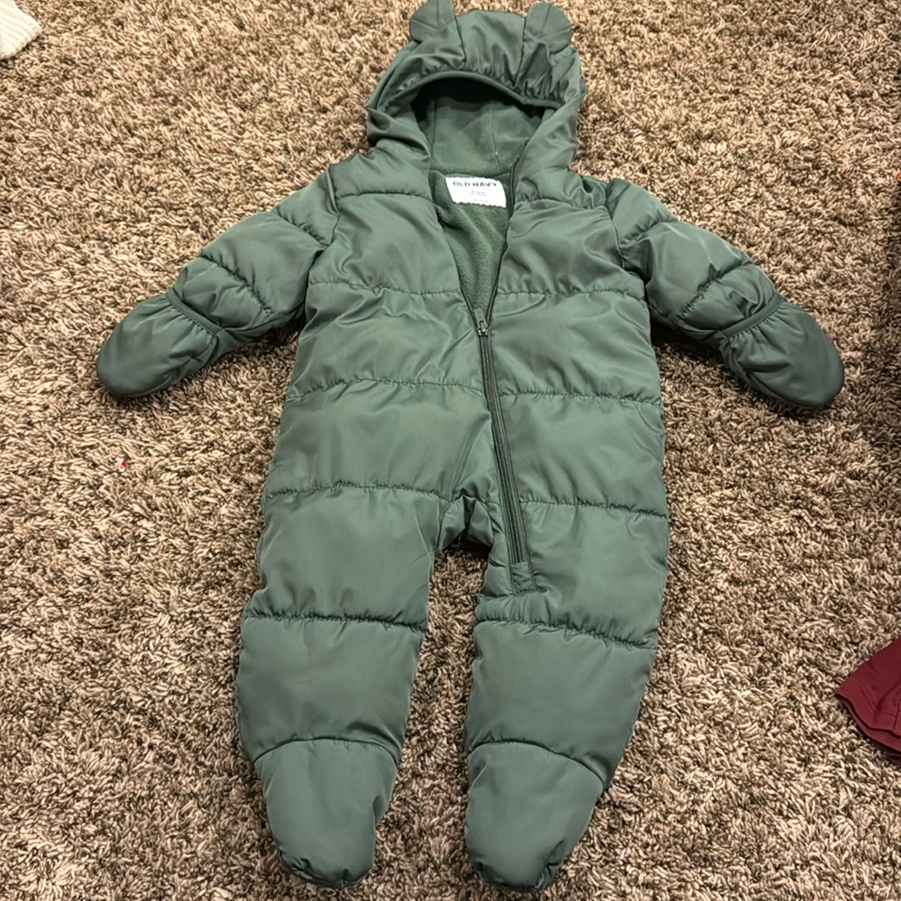 Old navy winter suit, size 6-12 months. - Picture 1 of 2